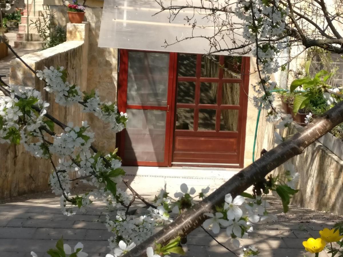 Cseresznyes Apartment